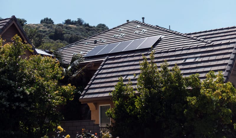 Pannelli fotovoltaici per ricaricare auto elettrica
