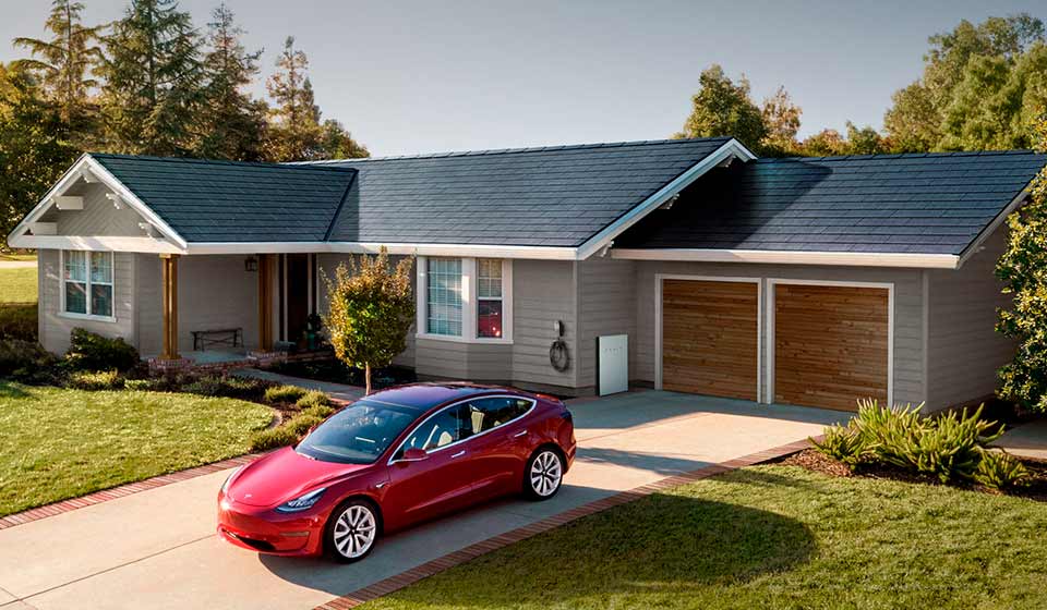 Quanto costa ricaricare una Tesla a casa con pannelli solari