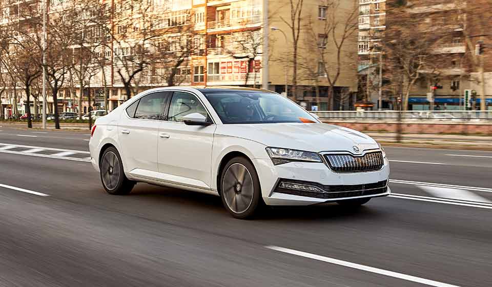 auto ibrida con maggiore autonomia skoda iv