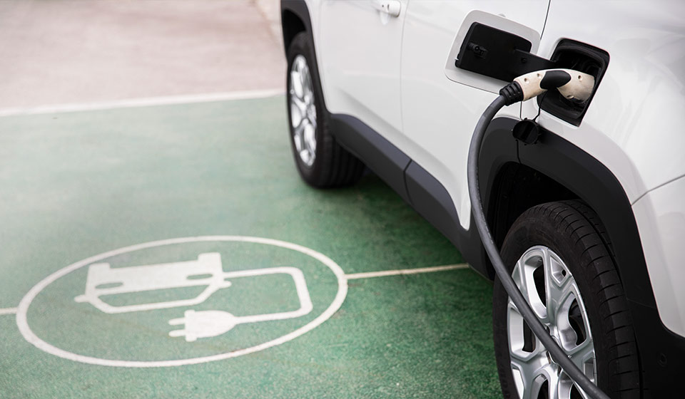 Quanto costa ricaricare un'auto elettrica in strada