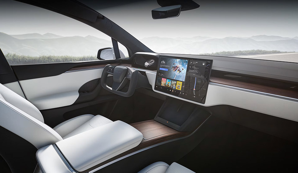 Tesla Model X prezzo e interni