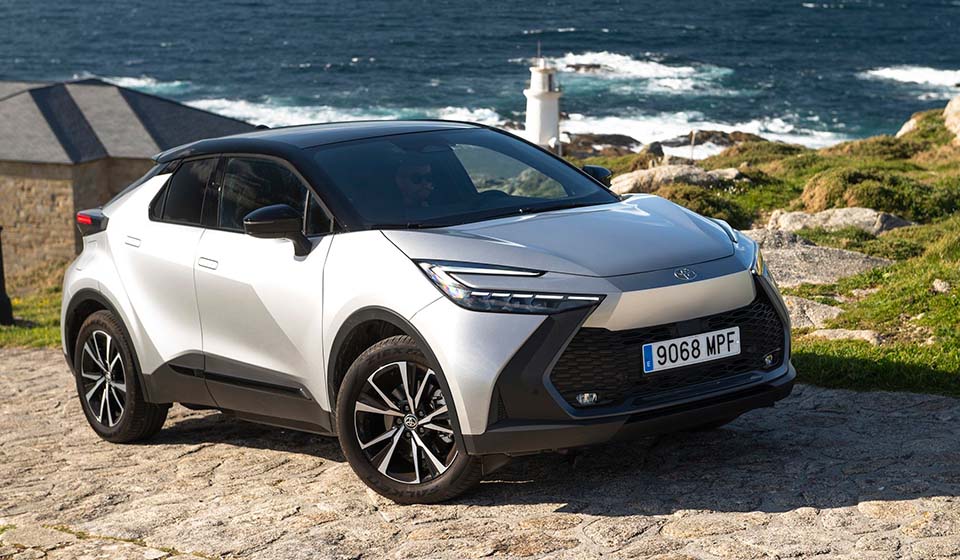 Auto ibrida plug-in più economica - Toyota C HR