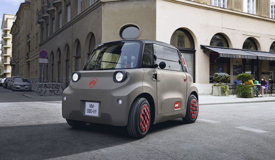 Citroën Ami auto elettrica economica in strada