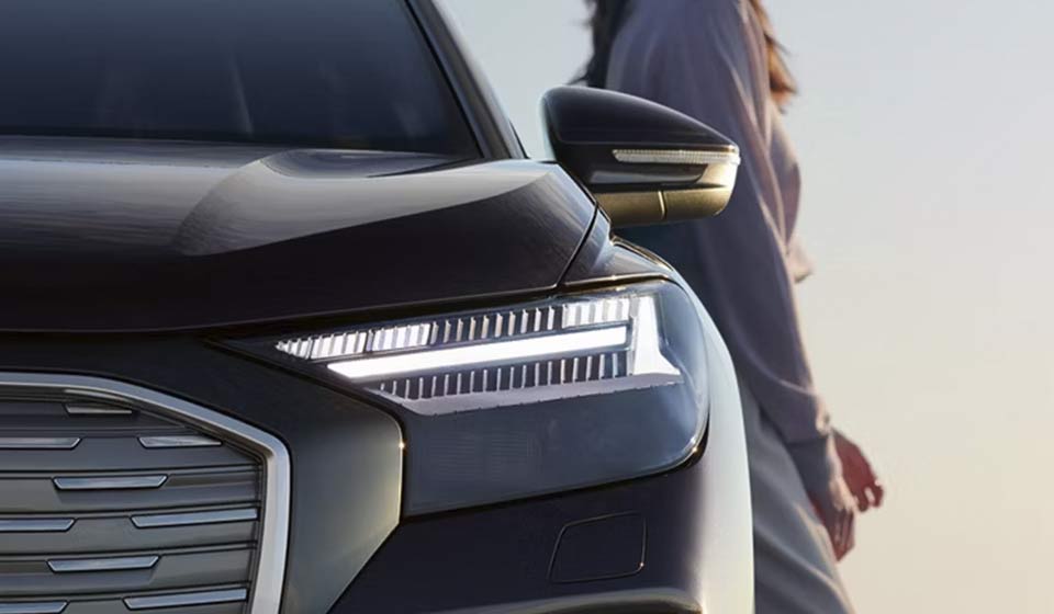Audi Q4 e-tron 2025 vista frontale prezzo