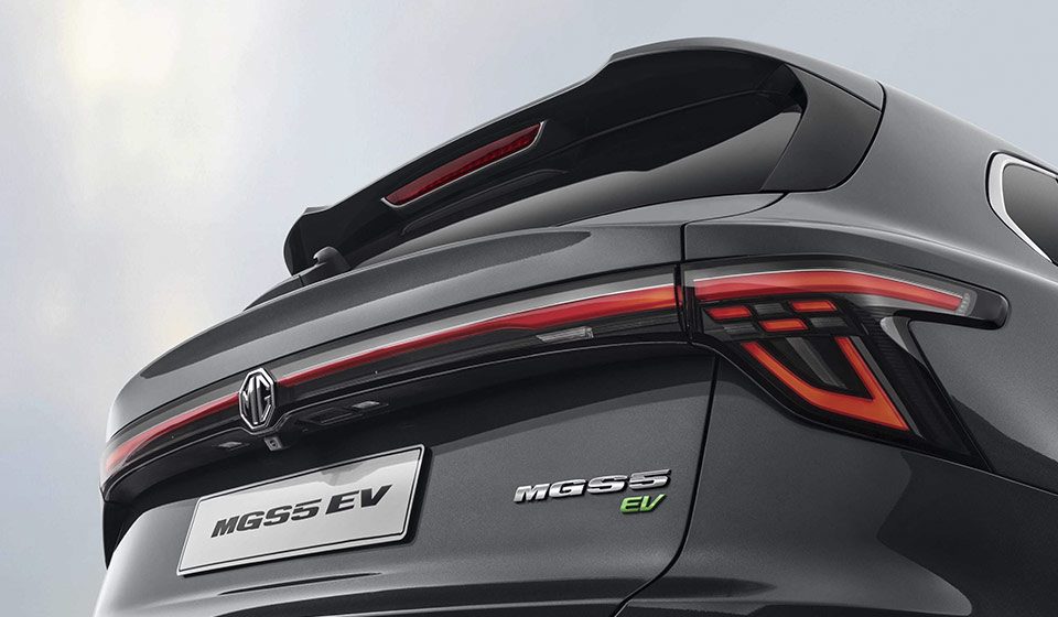 MG ES5 2026 prezzo esterno SUV elettrico